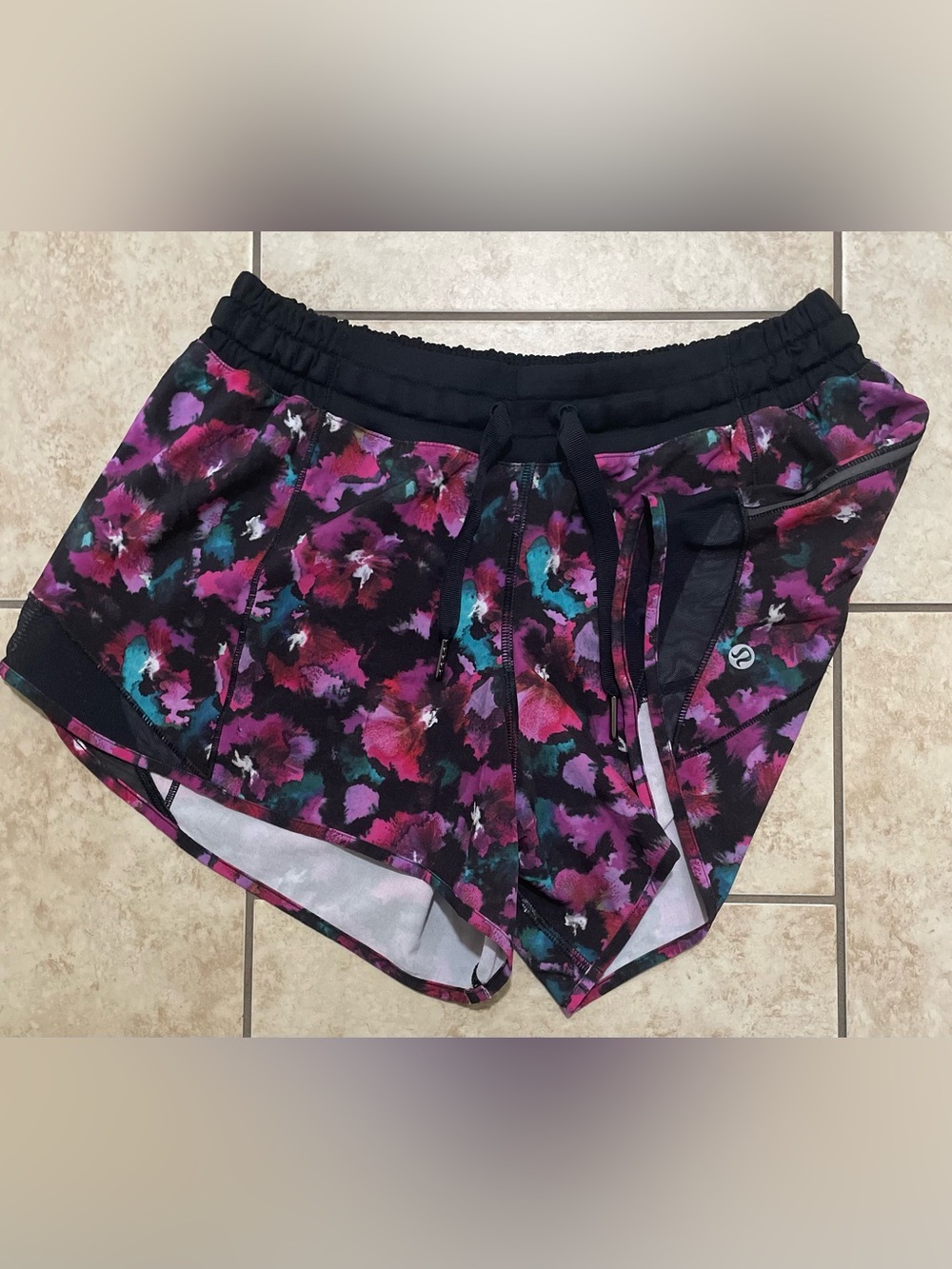 Lululemon Hotty Hot Short Size 6